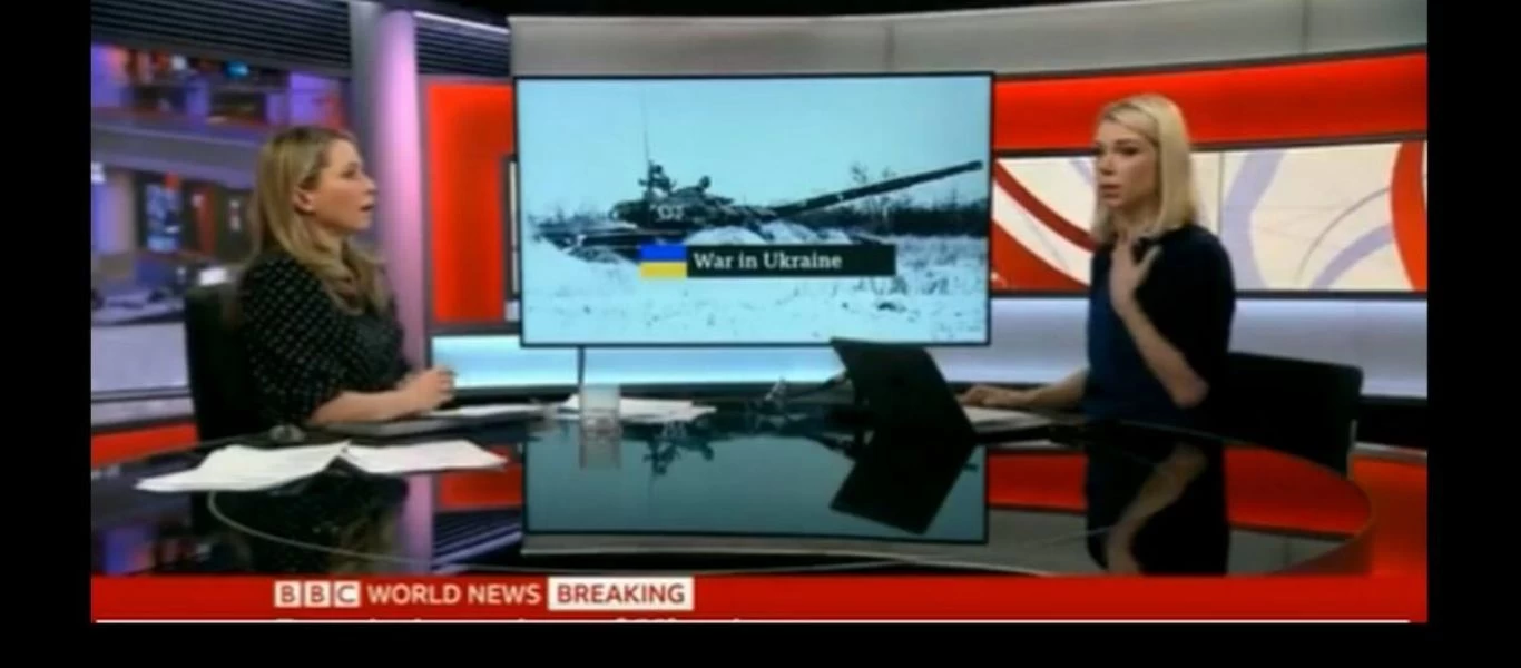 Έπαθε σοκ Ουκρανή δημοσιογράφος: Είδε το σπίτι της να βομβαρδίζεται on air (βίντεο)